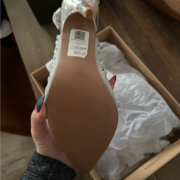 ASOS DESIGN Wide Fit Walked embellished slingback high shoes in silver - Picture 4 of 4